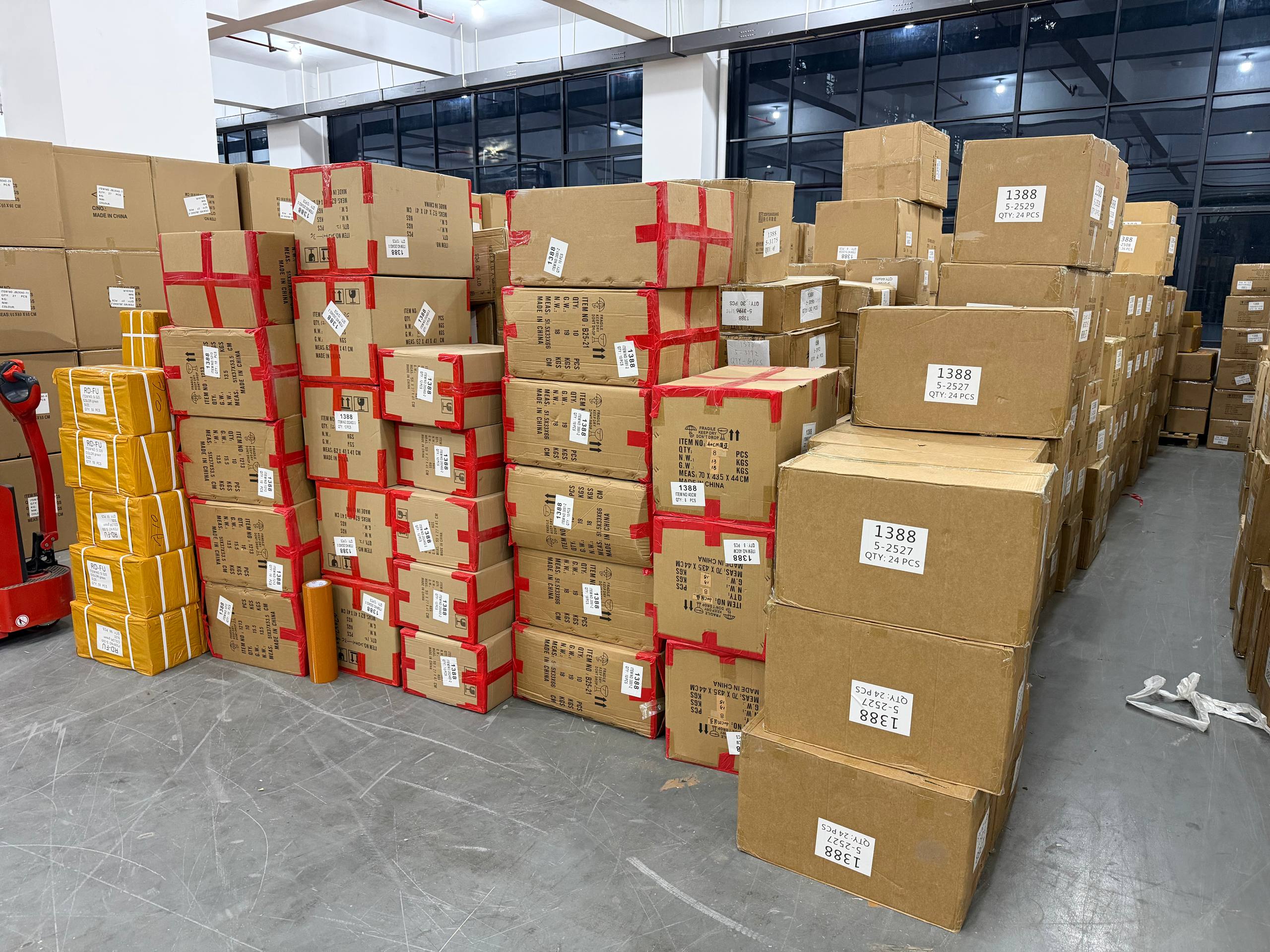 Партии грузов на складе Green Cargo